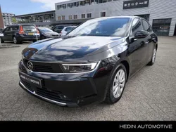 Zwart Gebruikt 2022 Opel Astra Edition Hatchback | € 19.745 (Eerlijke prijs)