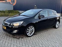 Zwart Gebruikt 2011 Opel Astra Sport Hatchback | € 4.880 (Eerlijke prijs)