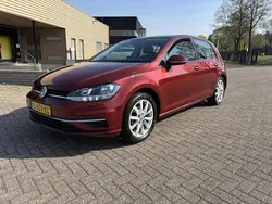 Rood, metallic lak Gebruikt 2019 VW Golf VII Highline Hatchback | € 16.945 (Eerlijke prijs)