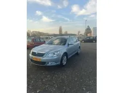 Blauw, metallic lak Gebruikt 2011 Skoda Octavia Ambition Stationwagen | € 4.495 (Goede deal)
