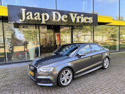 Grijs Gebruikt 2020 Audi A3 Sport Sedan | € 20.950 (Eerlijke prijs)