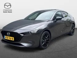 Machine grey Nieuw 2025 Mazda 3 Nagisa Hatchback | € 34.750 (Iets duurder)