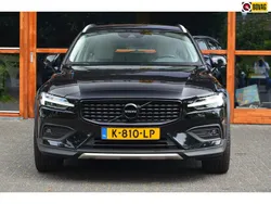 Zwart Gebruikt 2021 Volvo V60 CC Pro Stationwagen | € 39.450 (Eerlijke prijs)