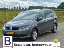 Grijs, metallic lak Gebruikt 2017 VW Sharan Comfortline MPV | € 22.950 (Goede deal)