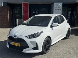 Wit Gebruikt 2022 Toyota Yaris Hybrid Active Hatchback | € 19.499 (Eerlijke prijs)