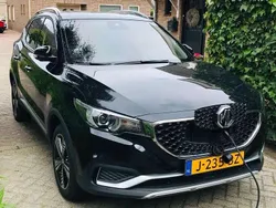 Zwart Gebruikt 2020 MG ZS Luxury Sedan | € 15.000 (Eerlijke prijs)