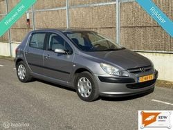 Grijs Gebruikt 2004 Peugeot 307 Griffe Hatchback | € 1.950 (Eerlijke prijs)