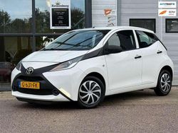 Wit Gebruikt 2017 Toyota Aygo Hatchback | € 6.950 (Eerlijke prijs)