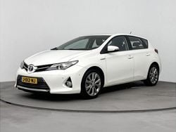 Wit Gebruikt 2014 Toyota Auris Hybrid Executive Hatchback | € 13.945 (Eerlijke prijs)