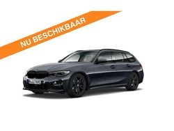 Grijs (metallic) Gebruikt 2021 BMW 330e M Sport Stationwagen | € 36.875 (Duur)