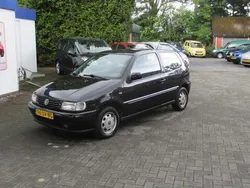 Zwart Gebruikt 2000 VW Polo Hatchback | € 1.245