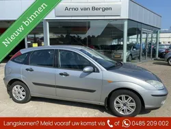 Grijs, metallic lak Gebruikt 2005 Ford Focus Futura Hatchback | € 2.499 (Eerlijke prijs)