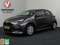 Grijs Gebruikt 2021 Toyota Yaris Hybrid Active Hatchback | € 18.200 (Eerlijke prijs)
