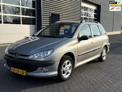 Grijs Gebruikt 2002 Peugeot 206 CC Cabriolet | € 950 (Eerlijke prijs)