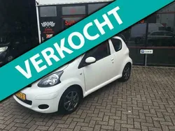 Wit Gebruikt 2010 Toyota Aygo Hatchback | € 4.450 (Eerlijke prijs)