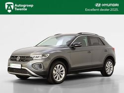 Grijs, metallic lak Gebruikt 2025 VW T-Roc Life SUV | € 36.450 (Eerlijke prijs)