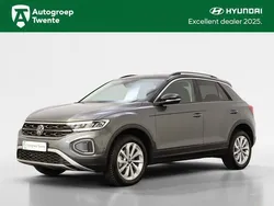 Grijs, metallic lak Gebruikt 2025 VW T-Roc Life SUV | € 37.450 (Eerlijke prijs)