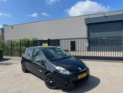 Zwart Gebruikt 2011 Renault Clio II Night&Day Hatchback | € 2.799 (Eerlijke prijs)