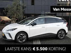 Wit Nieuw 2025 MG MG4 EV Trophy Hatchback | € 35.600 (Eerlijke prijs)