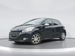 Zwart Gebruikt 2014 Peugeot 208 Style Hatchback | € 6.400 (Eerlijke prijs)