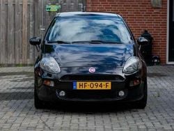 Zwart Gebruikt 2015 Fiat Punto Lounge Hatchback | € 5.500 (Eerlijke prijs)