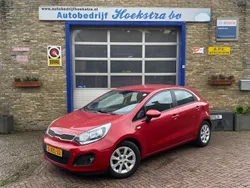 Rood Gebruikt 2014 Kia Rio Hatchback | € 7.500 (Eerlijke prijs)