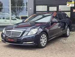 Blauw, metallic lak Gebruikt 2011 Mercedes E220 Business Stationwagen | € 4.990 (Duur)