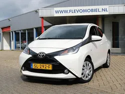 Wit Gebruikt 2018 Toyota Aygo X-play Hatchback | € 12.950 (Eerlijke prijs)