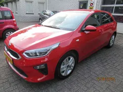 Rood Gebruikt 2019 Kia Ceed Hatchback | € 14.900 (Iets duurder)