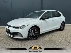 Wit Gebruikt 2022 VW Golf VIII Business Hatchback | € 23.940 (Goede deal)