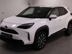 Zwart, metallic lak Gebruikt 2023 Toyota Yaris Cross SUV | € 27.949 (Eerlijke prijs)