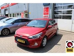 Rood Gebruikt 2017 Hyundai i20 Comfort Coupé | € 9.450 (Goede deal)