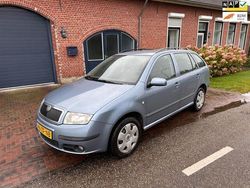 Blauw Gebruikt 2008 Skoda Fabia Hatchback | € 1.950 (Eerlijke prijs)