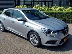 Zilver Gebruikt 2016 Renault Mégane III Zen Hatchback | € 10.999 (Eerlijke prijs)