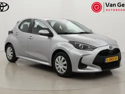 Grijs Gebruikt 2021 Toyota Yaris Hybrid Active Hatchback | € 18.999 (Eerlijke prijs)