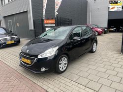 Zwart, metallic lak Gebruikt 2013 Peugeot 208 Envy Hatchback | € 3.999 (Iets duurder)