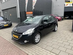 Zwart, metallic lak Gebruikt 2013 Peugeot 208 Envy Hatchback | € 3.999 (Eerlijke prijs)