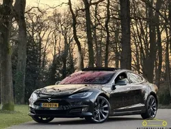 Zwart, metallic lak Gebruikt 2018 Tesla Model S Sedan | € 28.900 (Eerlijke prijs)