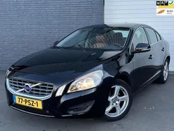 Zwart, metallic lak Gebruikt 2011 Volvo S60 Momentum Sedan | € 6.695 (Eerlijke prijs)
