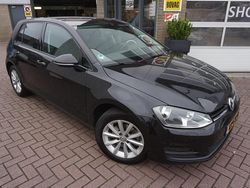 Zwart Gebruikt 2016 VW Golf VII LOUNGE Hatchback | € 9.945 (Eerlijke prijs)