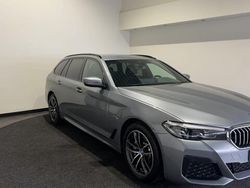 Grijs Gebruikt 2023 BMW 530e Comfort Edition Stationwagen | € 39.950 (Super prijs)