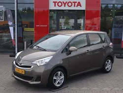 Bruin Gebruikt 2014 Toyota Verso-S MPV | € 11.890 (Eerlijke prijs)