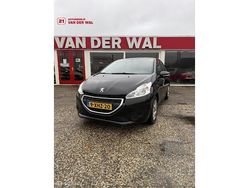 Zwart Gebruikt 2014 Peugeot 208 Access Hatchback | € 4.375 (Iets duurder)