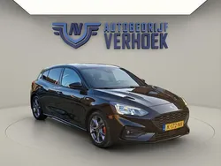 Zwart Gebruikt 2021 Ford Focus ST-Line Hatchback | € 20.900 (Eerlijke prijs)
