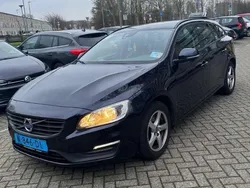 Blauw Gebruikt 2016 Volvo V60 Summum Stationwagen | € 11.000 (Eerlijke prijs)