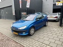 Blauw Gebruikt 2002 Peugeot 206 CC Cabriolet | € 999 (Goede deal)