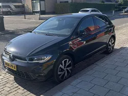 Zwart Gebruikt 2022 VW Polo R-line Hatchback | € 21.300 (Eerlijke prijs)