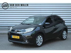 Zwart Gebruikt 2022 Toyota Aygo Hatchback | € 15.950 (Eerlijke prijs)