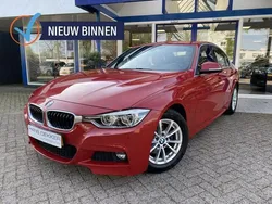 Rood Gebruikt 2016 BMW 330 Comfort Edition Sedan | € 19.950 (Eerlijke prijs)
