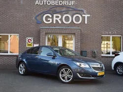 Blauw Gebruikt 2015 Opel Insignia Edition Hatchback | € 10.950 (Eerlijke prijs)